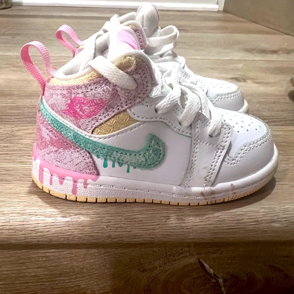 Nike Air Jordan 1 Mid Paint Drip
